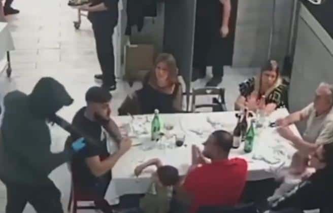 Rapina Casavatore. Pranzo con animazione per uno dei bimbi coinvolti, Borrelli: "Al fianco di chi denuncia"