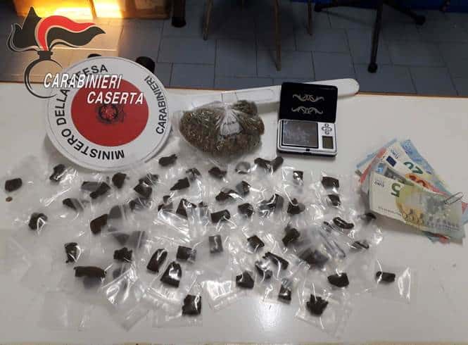 Mondragone: i Carabinieri arrestano un trentenne del luogo per detenzione ai fini di spaccio di sostanze stupefacenti