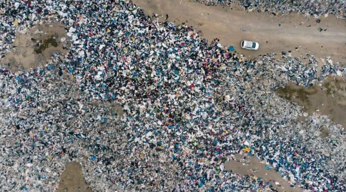 Cile, un cimitero della moda usa e getta di tessuti tossici