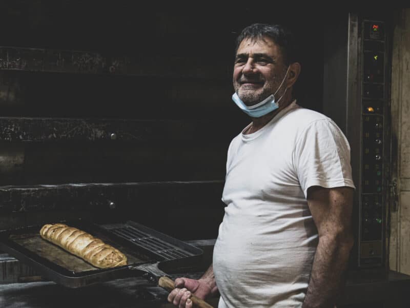 Castrese: dai Quartieri Spagnoli una storia semplice come il pane