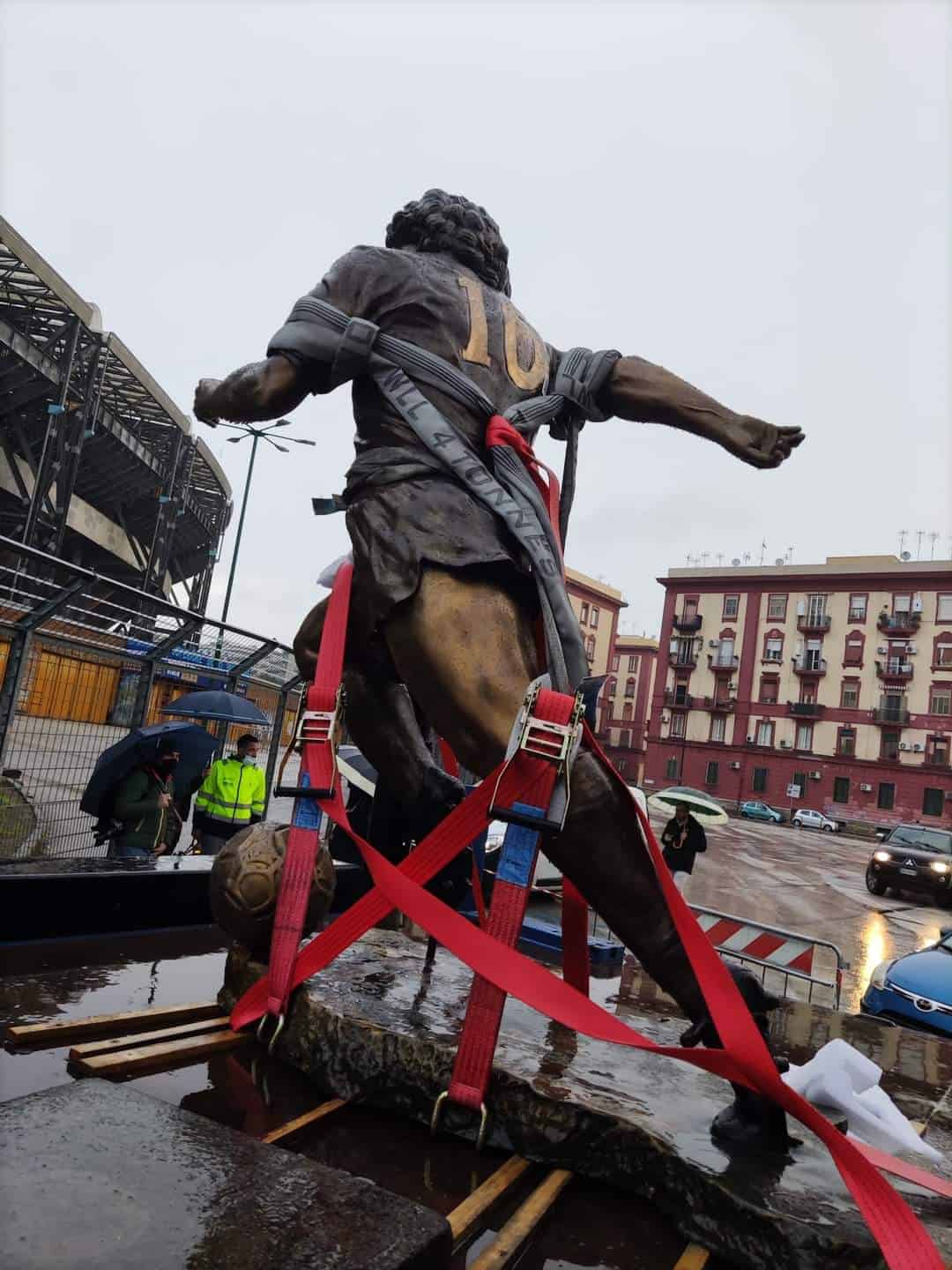 Informareonline-statua-maradona