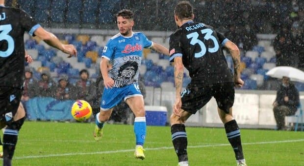 Torna alla vittoria il Napoli contro la Lazio, sotto l'occhio vigile di D10S
