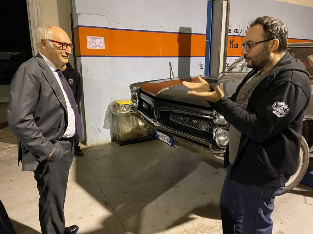 Buffalo Garage: l’assessore Morcone fa visita all’officina di Castel Volturno