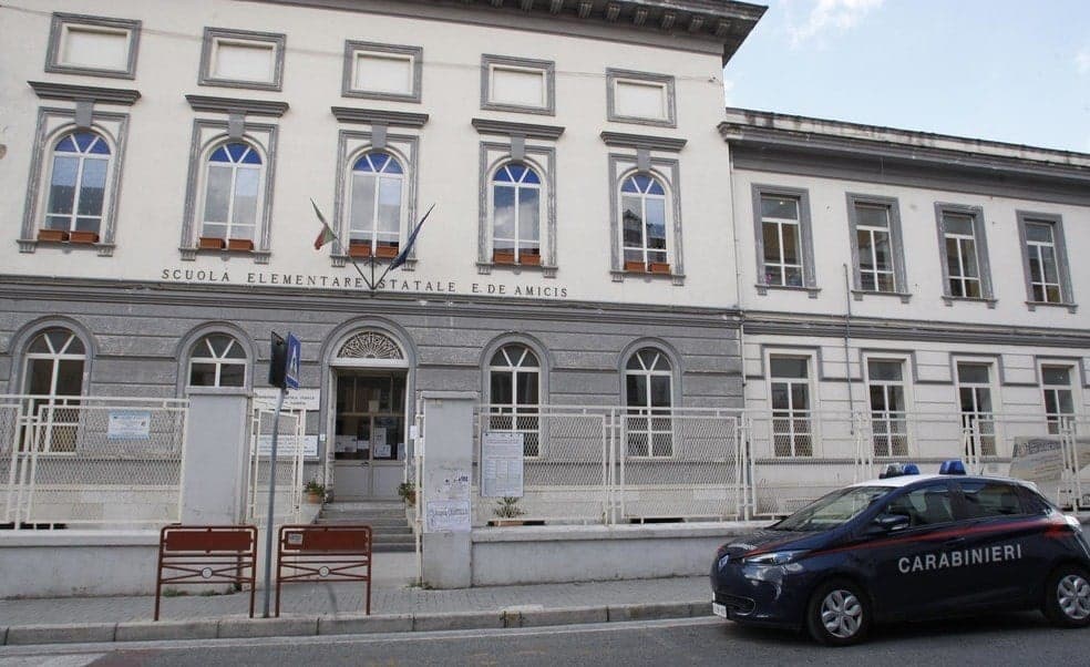 La variante Omicron spaventa Caserta: altri 4 positivi nella scuola del figlio del "paziente zero"