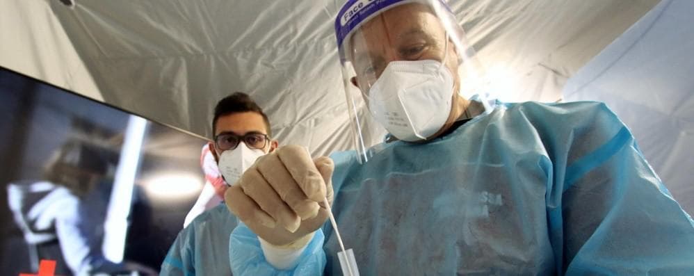 Quarantena ridotta per vaccinati e possibile lockdown: il Cts decide domani
