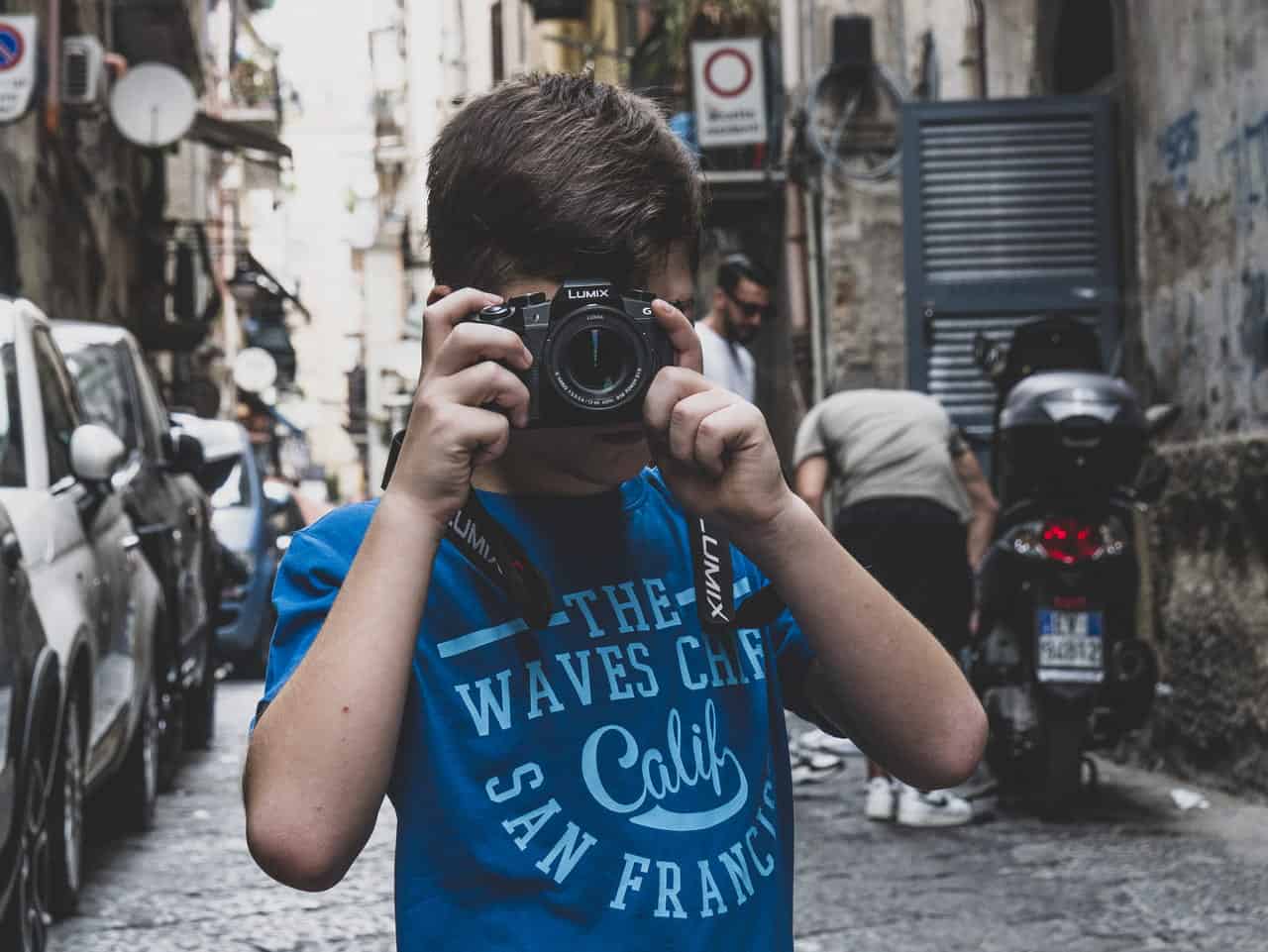 Quartieri Spagnoli, progetto Ri-Scatto: Napoli risplende con la fotografia