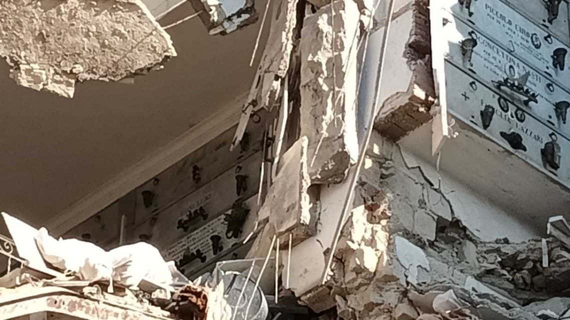 Napoli, crolla palazzina nella zona cimiteriale di Poggioreale