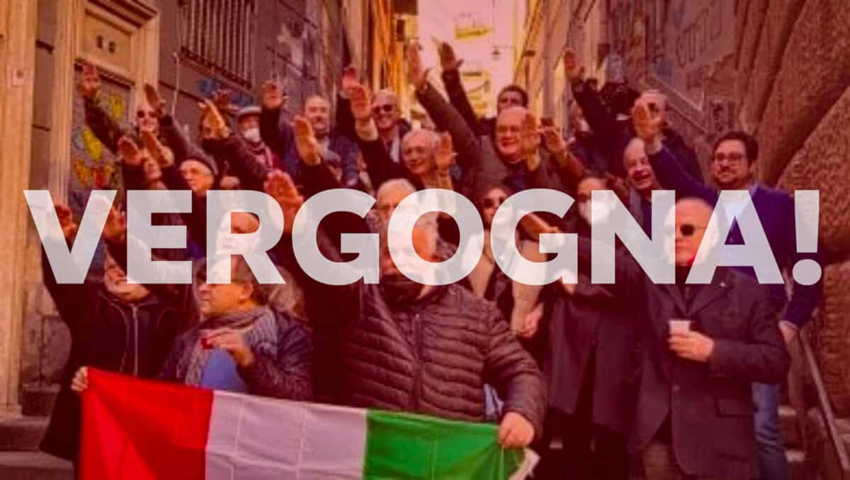 Napoli, dirigenti e militanti di Fratelli d'Italia fanno il saluto fascista in pieno centro