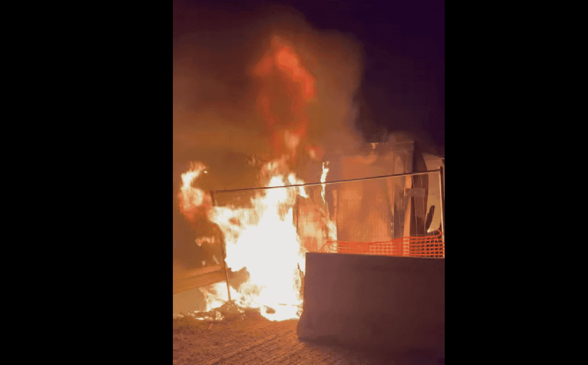 Castel Volturno: incendiato l'ufficio mobile del cantiere sul ponte del Volturno