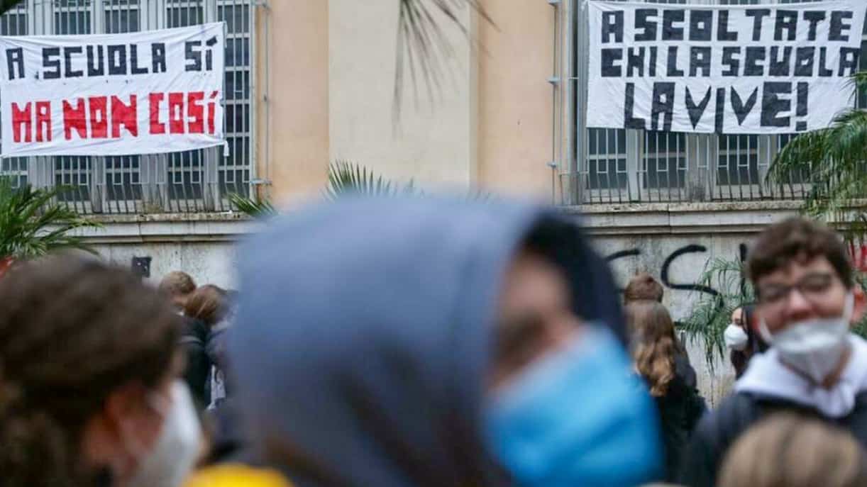Studenti Scuola Napoli Protesta Sicurezza