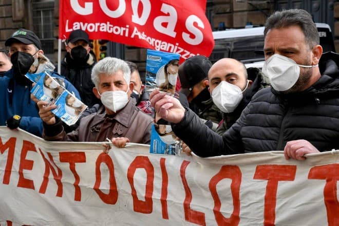 Poggioreale: Movimento Disoccupati dona mascherine FFP2 ai carcerati