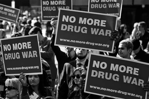 La lotta alla droga ha fallito: i proventi utili ai clan per immettersi nei mercati legali