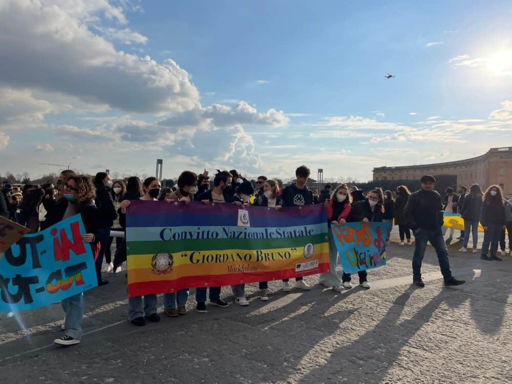 Caserta: studenti e studentesse contro la guerra in Piazza Carlo di Borbone