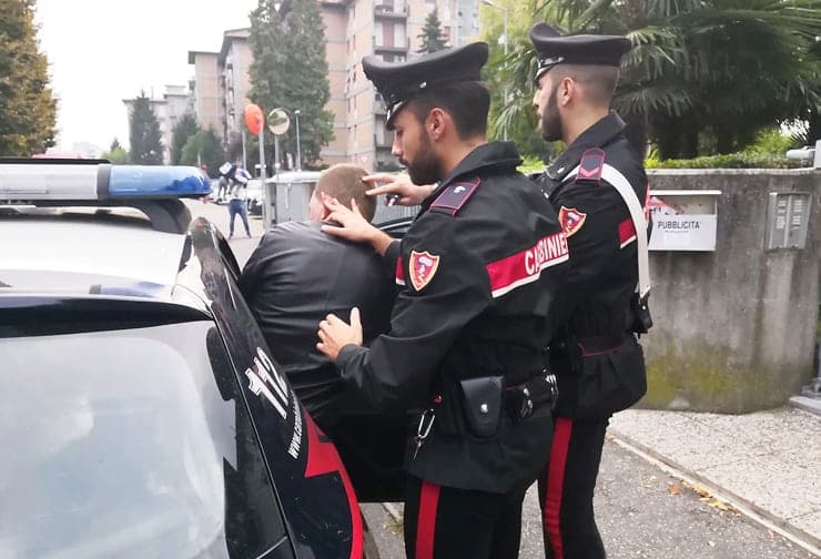 San Nicola La Strada, uomo ai domiciliari minaccia i Carabinieri