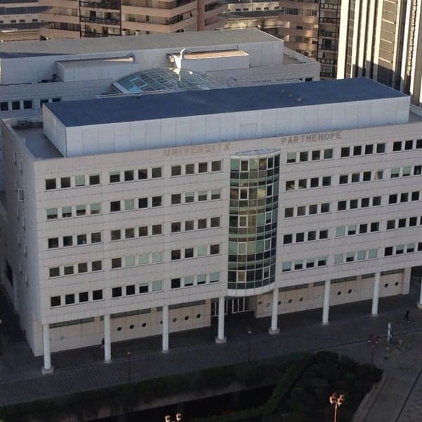 Napoli, scandalo all'Università Parthenope: 200 euro per superare i test