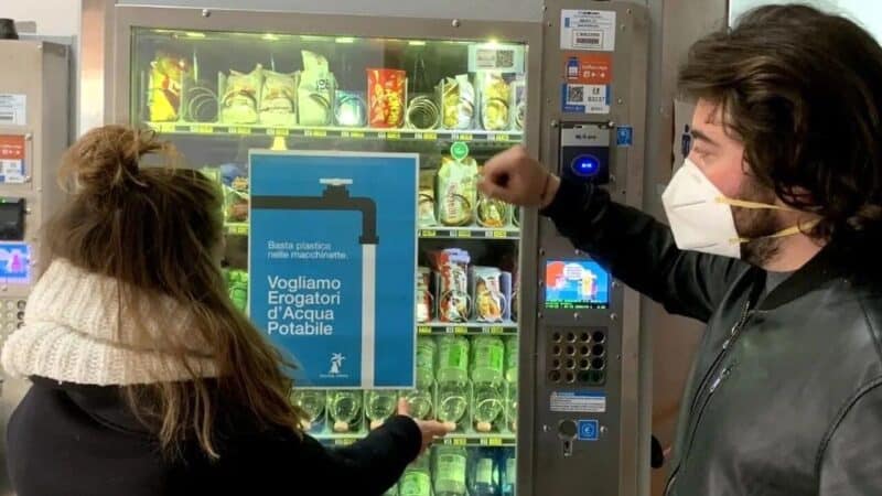 La protesta degli studenti di Palermo: "Stop alla plastica!"