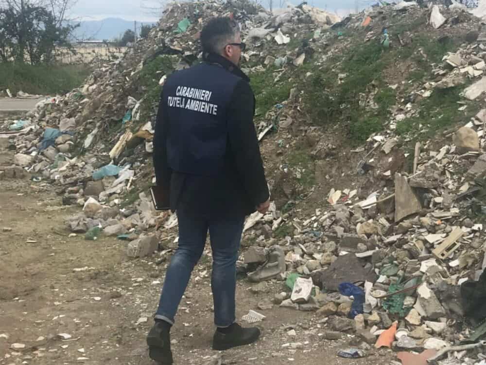 Napoli, sversamenti illeciti e lavoro a nero: l'azione dei Carabinieri