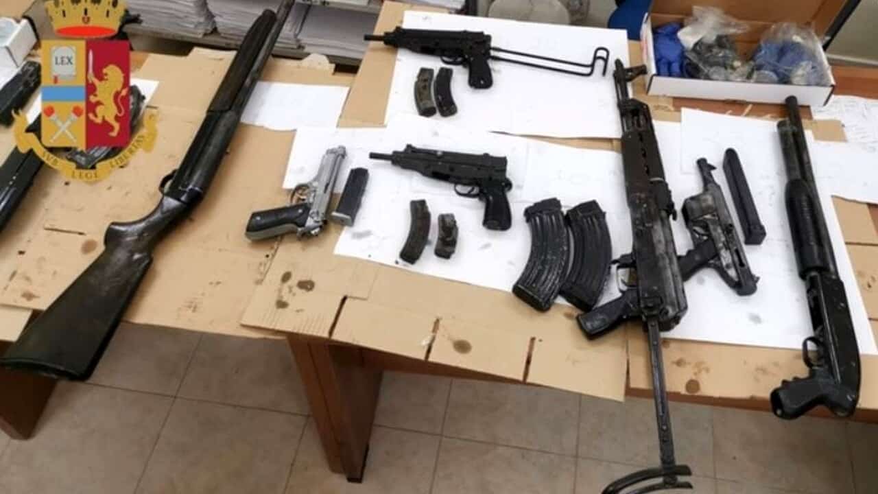 Castel Volturno: la Polizia trova delle armi nascoste nel terreno di un'azienda bufalina