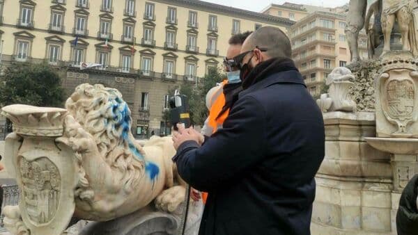 Piazza Municipio: Fontana del Nettuno ripulita da scritte e graffiti vandalici