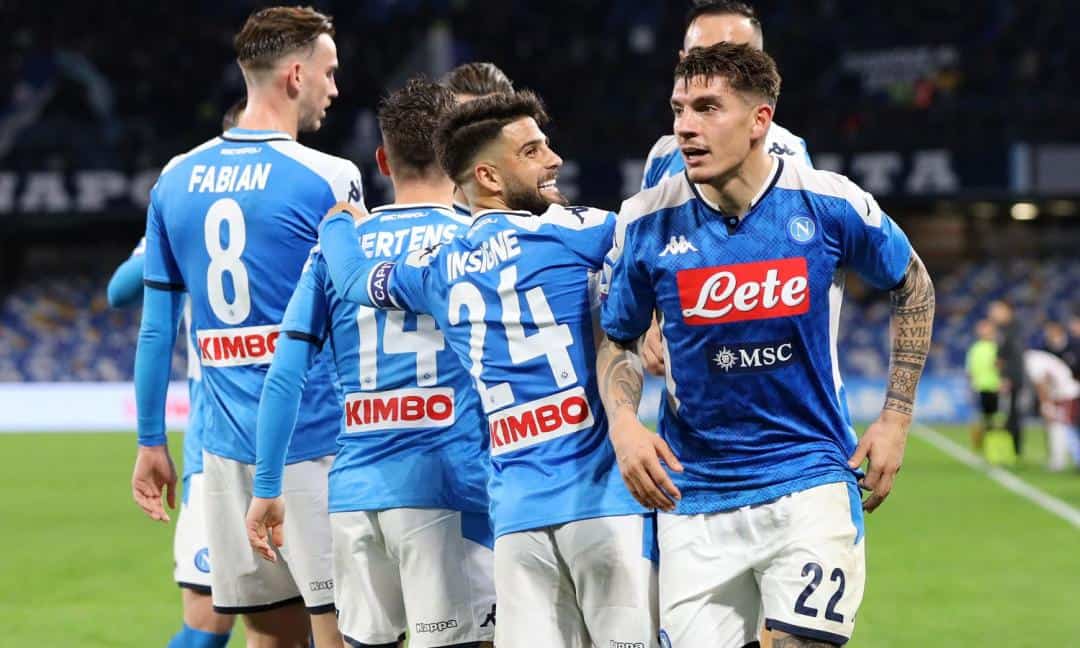 In campo Napoli contro Sassuolo per la gara della ricostruzione