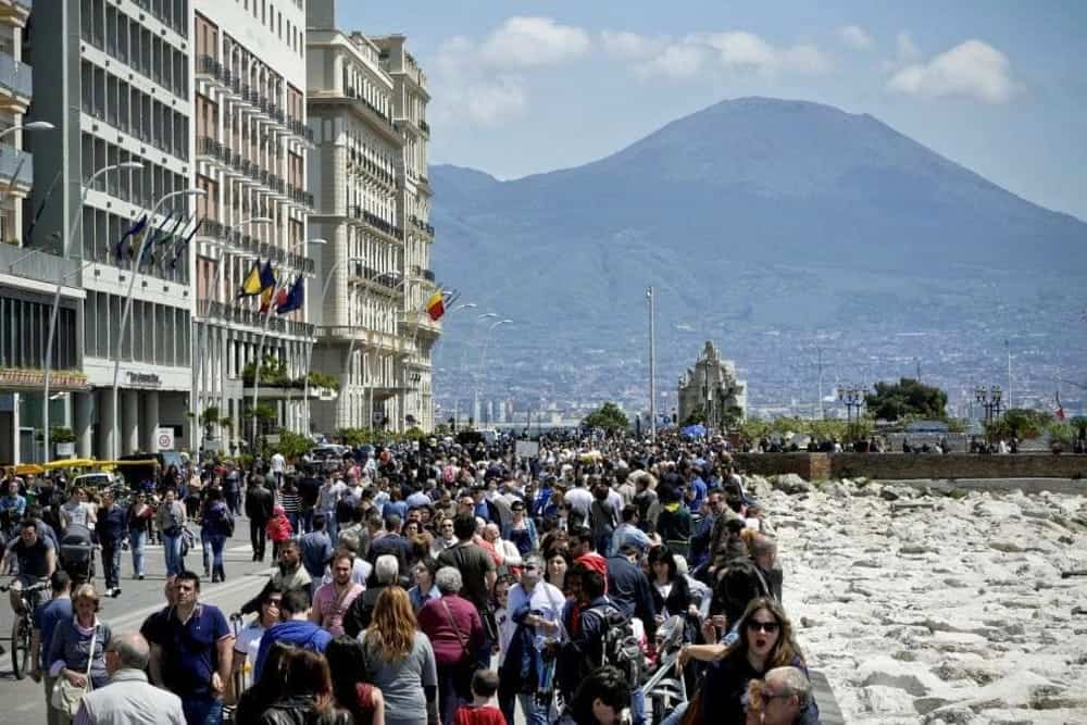 Quasi 400mila turisti a Napoli per le festività: potenziati i servizi di accoglienza