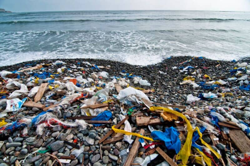 Report "Beach Litter": nel casertano la spiaggia più sporca d'Italia