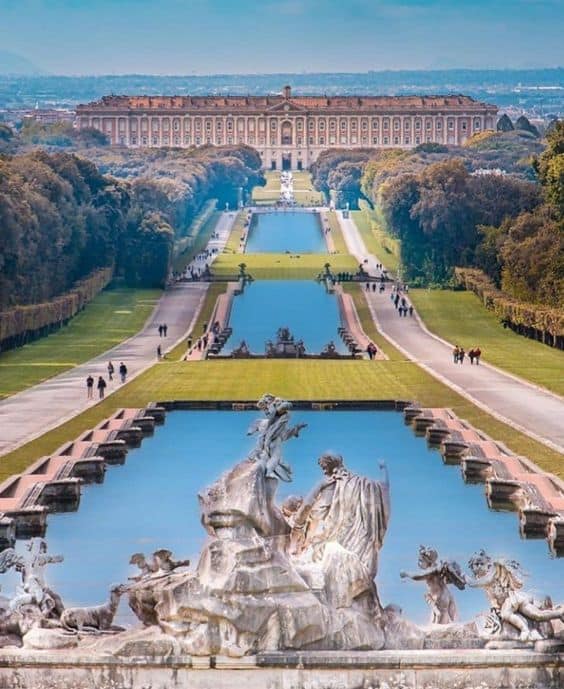 Commerciali illeciti presso la Reggia di Caserta: interviene la Finanza