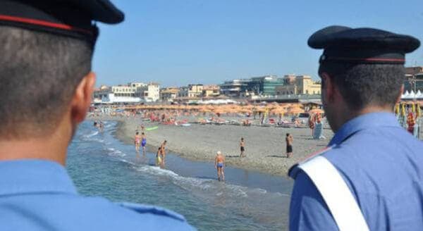 Giugliano in Campania, blitz della Municipale: sequestrato lido abusivo a Licola