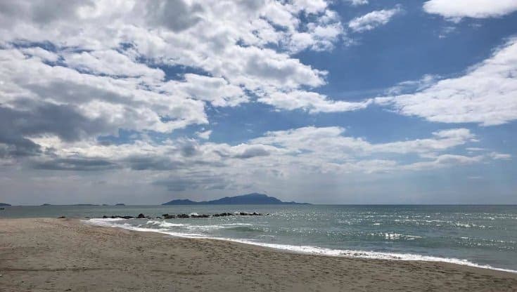 Tragedia a Castel Volturno: uomo muore annegato dopo aver salvato due bambini in mare