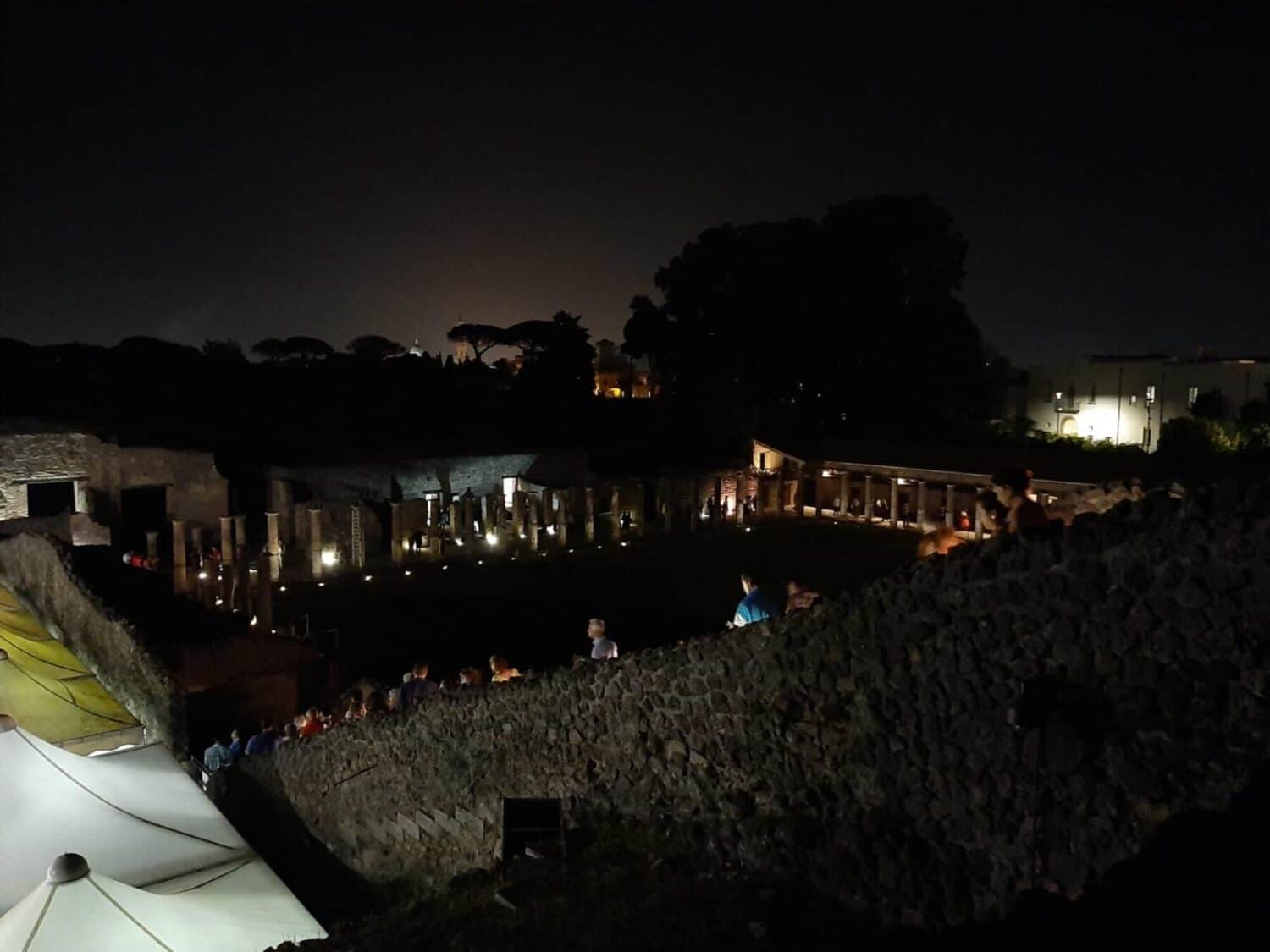 informareonline-due-regine-lodi-et-amo-di-elizabeth-tudor-e-mary-stuart-al-pompeii-theatrum-mundi