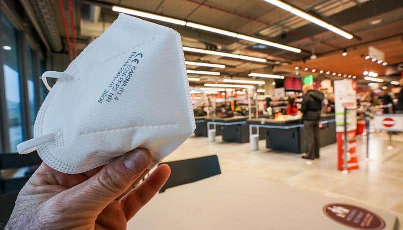 Campania, mascherina obbligatoria fino al 30 giugno nei luoghi di lavoro