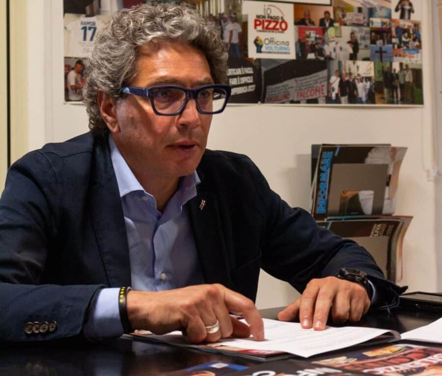INTERVISTA. Trasporti pubblici, il senatore Santillo a Informare: «Subito un tavolo per i trasporti sul Litorale Domitio - Flegreo»