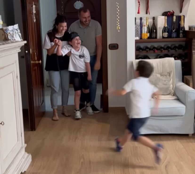 Raffaele, il figlio dell’influencer Ferrillo vince l'ischemia e torna a casa