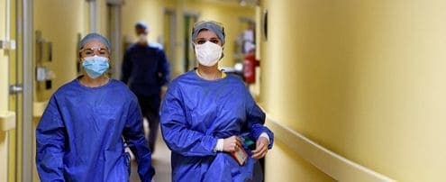 Dare dell’incompetente al medico non è diffamazione: i chiarimenti