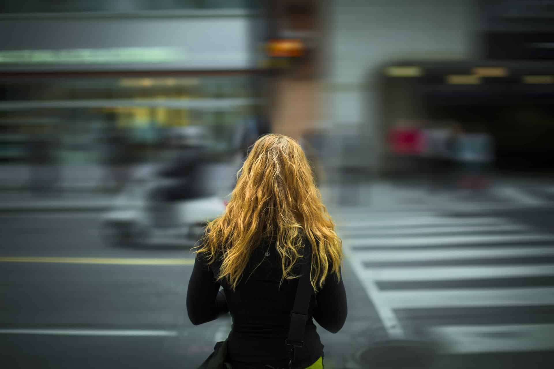 Il catcalling è reato? Nel silenzio del legislatore nessuna tutela per le vittime