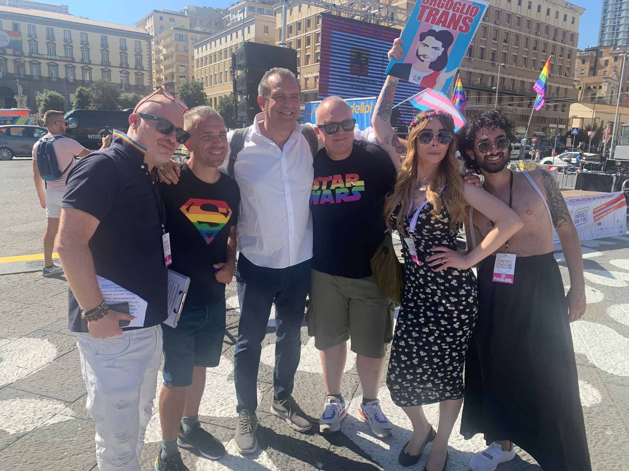 Pride di Napoli, De Magistris: «Lottiamo perché il Parlamento non attua il principio di uguaglianza»