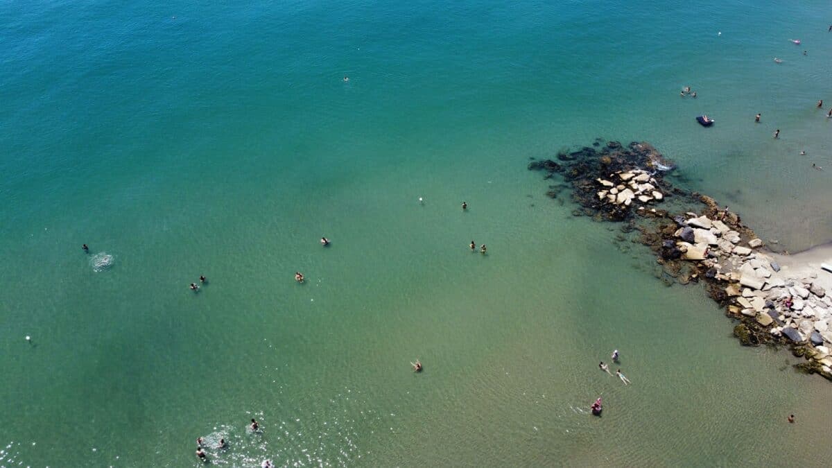 Castel Volturno, altra domenica di mare pulito: ormai non è più una sorpresa
