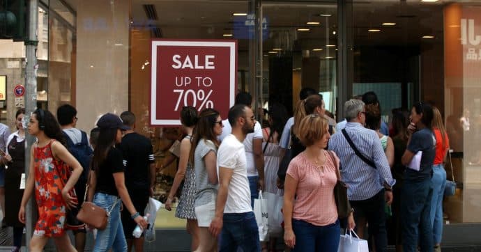 Via ai saldi: si abbassa la spesa procapite