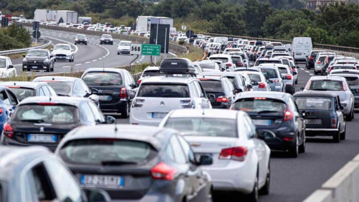 Traffico estivo, weekend da bollino rosso: intensificati i controlli
