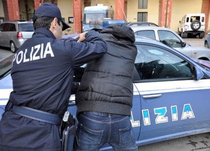 San Marco Evangelista, 23enne picchia la madre e aggredisce gli agenti di polizia