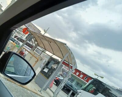 Napoli, Metropark in mano agli abusivi. I cittadini: "La polizia non interviene"