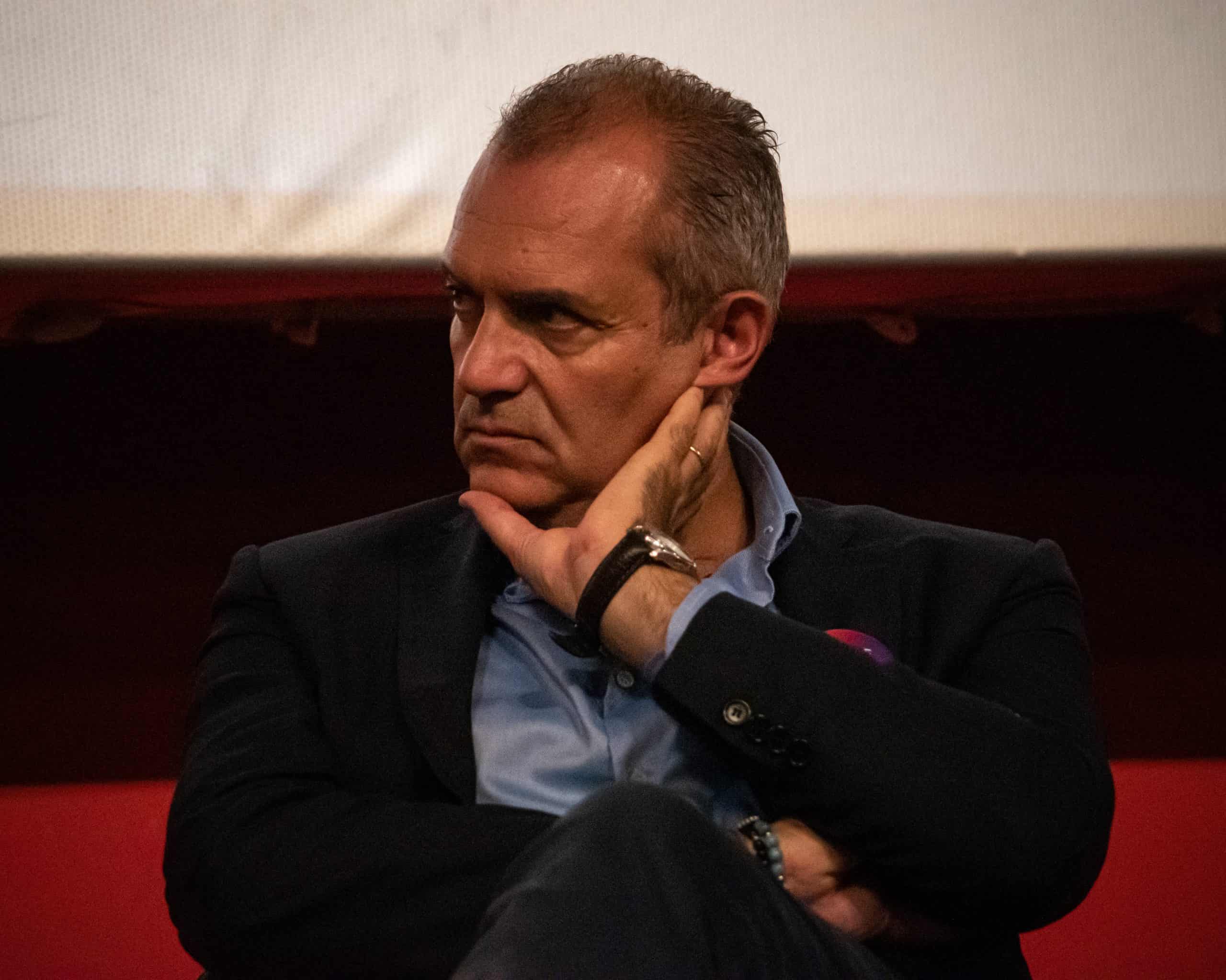 Varcaturo, Luigi De Magistris presenta il suo libro “Poteri occulti”: appuntamento il 16 aprile