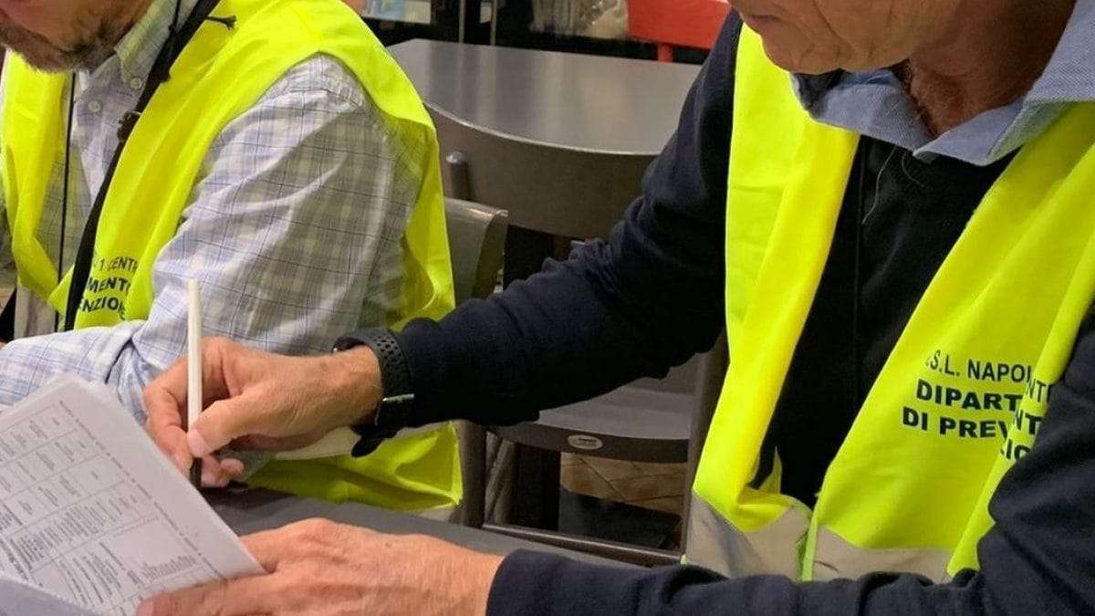 Alimenti in cattivo stato di conservazione: blitz dell'ASL nei locali del Vomero