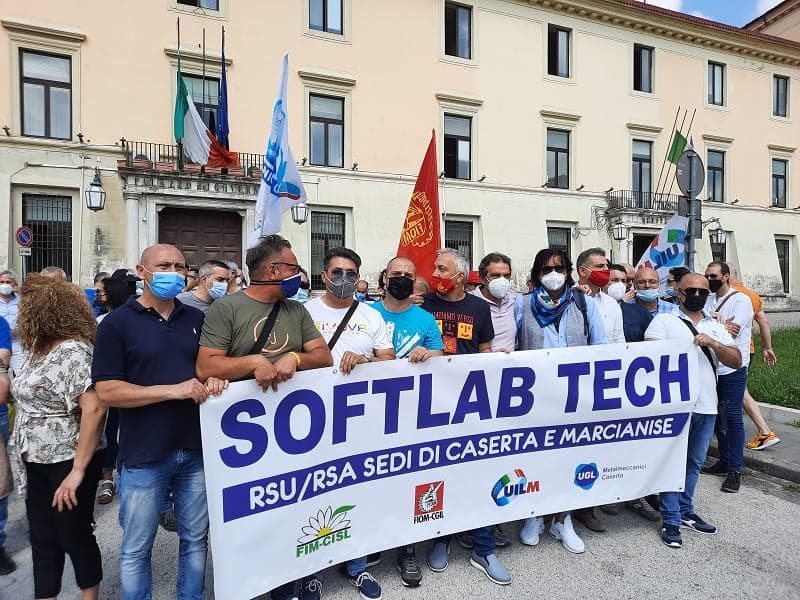Caserta, sciopero dei lavoratori della società Softlab