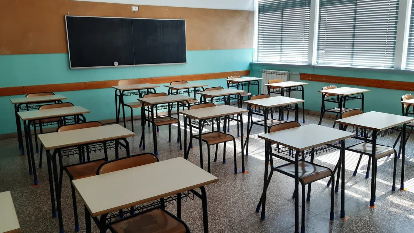 Campania, proposta di distributori di assorbenti gratis nelle scuole