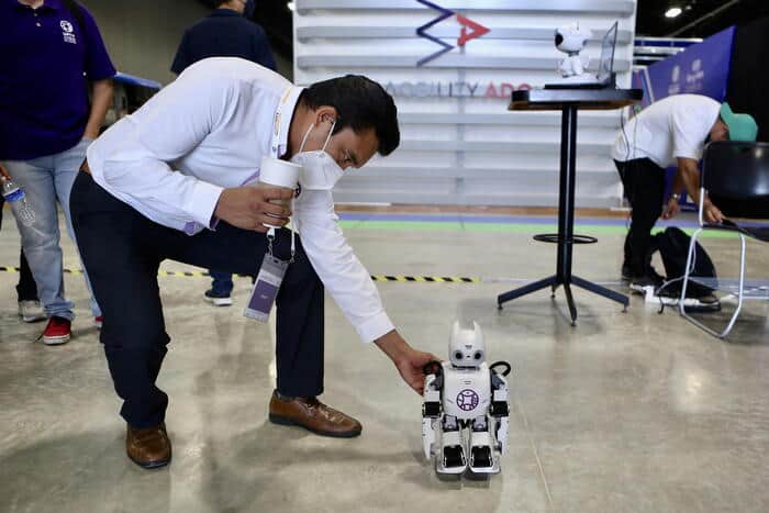 Erica: il robot con il senso dell'umorismo