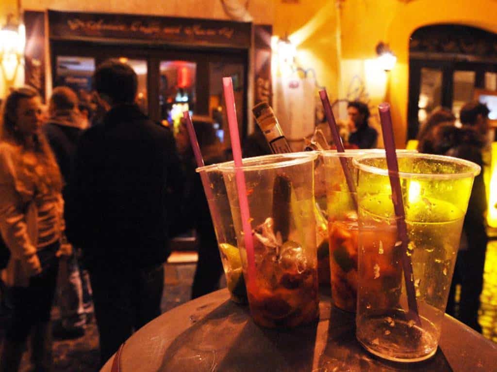 Cancello ed Arnone, ordinanza movida: locali chiusi alle 00:30