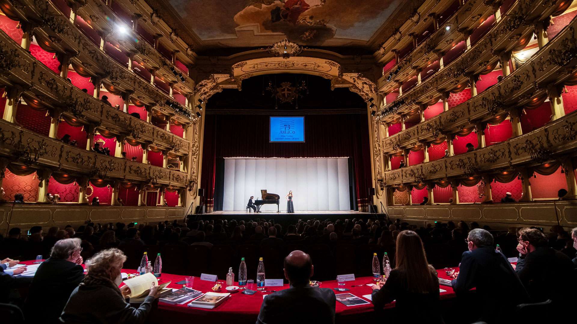 "Di bellezza si vive": studenti restaurano il Teatro di Como