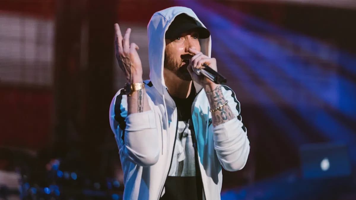 Il rap di Eminem nella lingua dei segni: l'esibizione show di Holly Maniatty