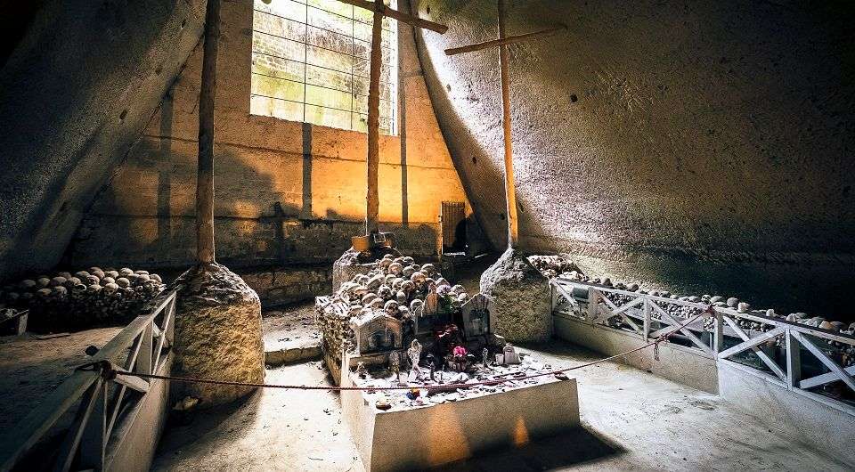 INCHIESTA. Napoli, il Cimitero delle Fontanelle è chiuso al pubblico da due anni